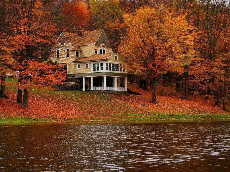 Lake home on the water during autumn | Lake Homes Realty