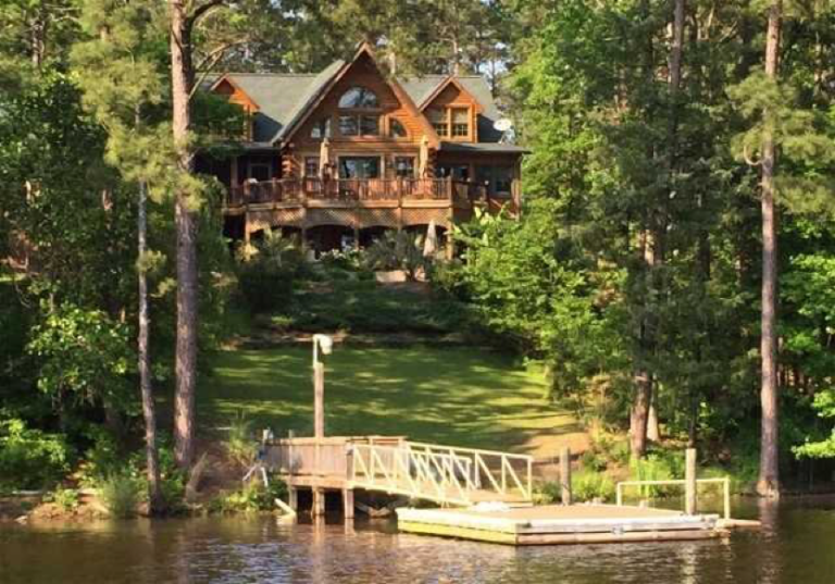 7 Remarkable Lake Homes You Can Buy Today