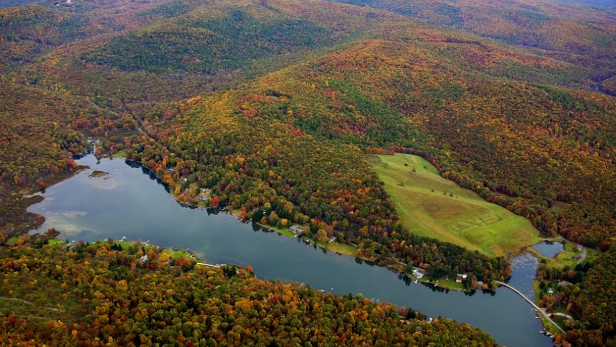 アメリカ屈指のリタイアメント・レイク、バージニア州レイク・オブ・ザ・ウッズ's best retirement lakes