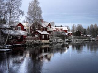 lake homes closed up for winter