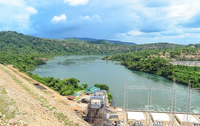 lac volta situé au ghana en journée