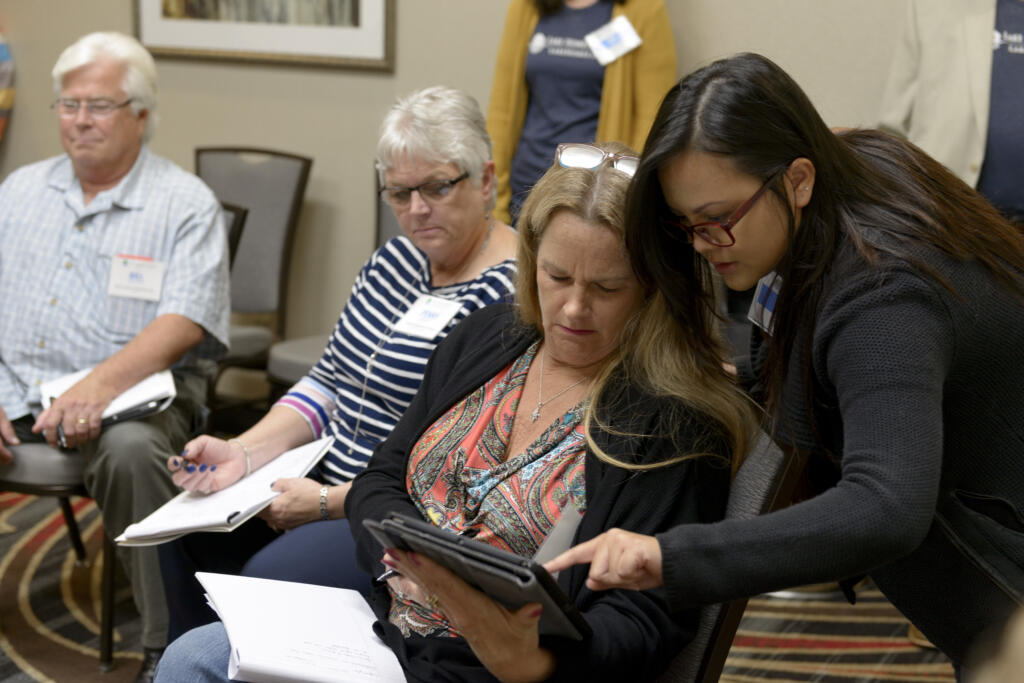 Linda Thach (right) helping Lake Home Specialist Nan Carter during an open space session.