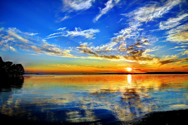 Beautiful lake sunrise on Lake Sam Rayburn