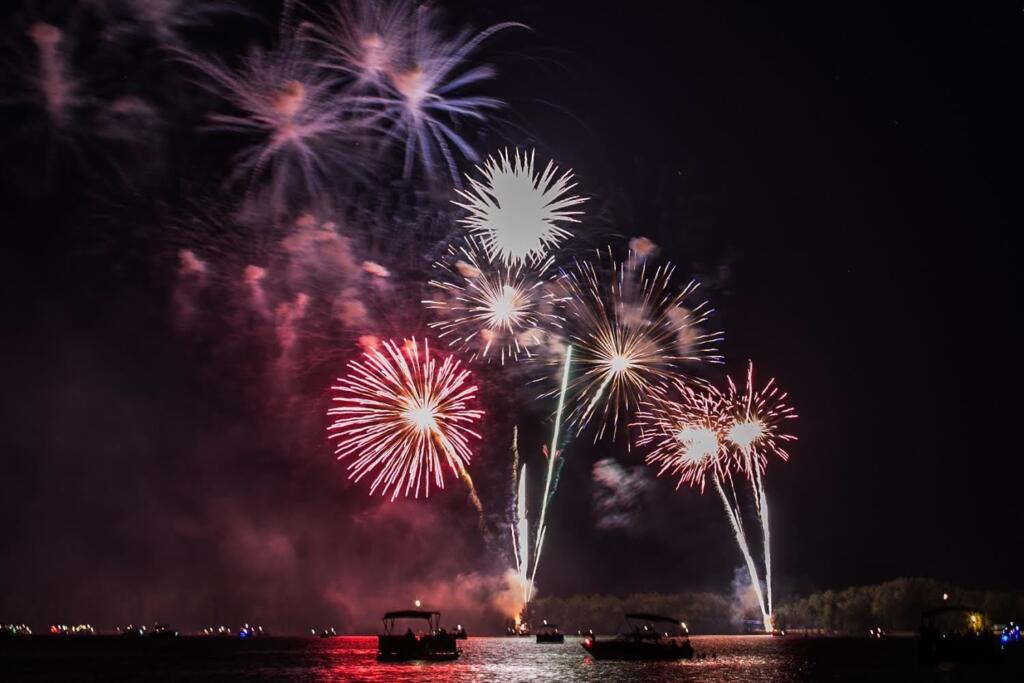 fourth of july fireworks at lake murray south carolina