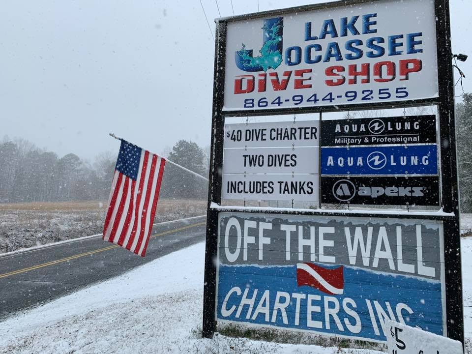 Lake Jocassee dive shop sign