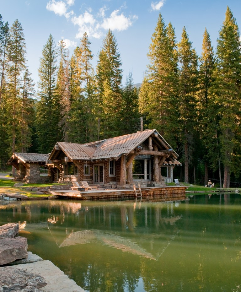 Quiet lake house surrounded by trees