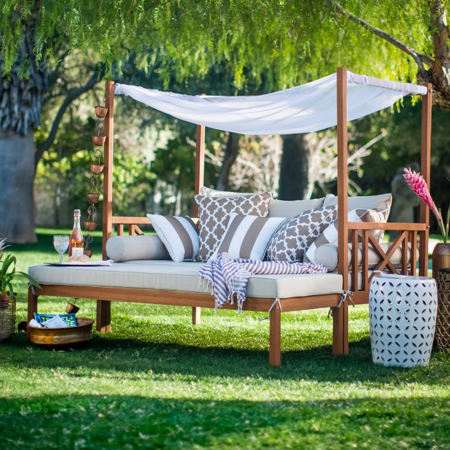 2020 Outdoor Furniture Design Trends For Your Lake Home