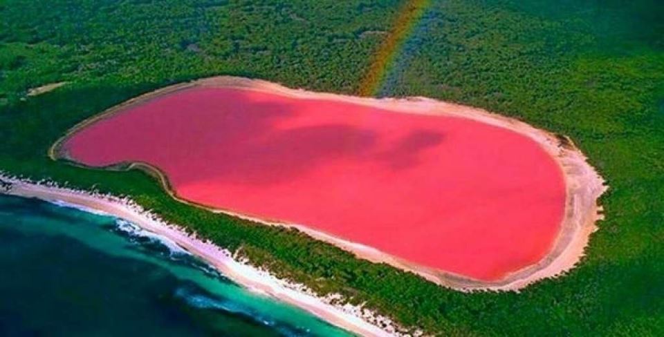 https://lakehomes.com/info/wp-content/uploads/2020/12/lake-hillier-mihuru.jpg