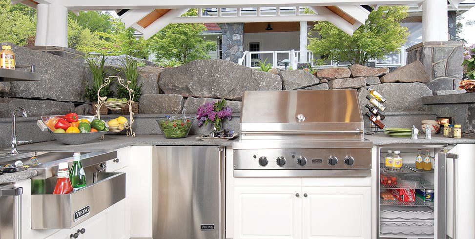 Viking Outdoor Kitchens - Viking Range, LLC  Outdoor kitchen design, Modern  outdoor kitchen, Outdoor kitchen appliances