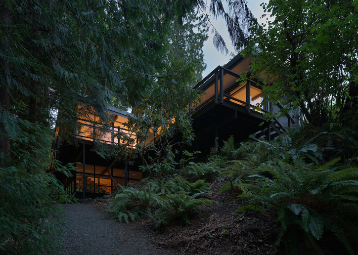 Exterior of The Alden Mason Home on Lake Washington in Seattle